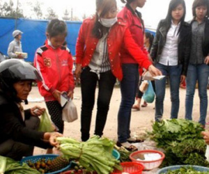 Quy định "lạ": Cấm cán bộ công chức, giáo viên… đi chợ