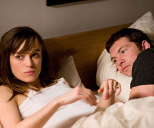 Em thông cảm, cuối tuần anh phải về với vợ