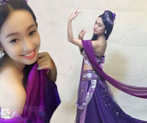 Thúy Vi bắt đầu tấn công showbiz bằng ảnh "khoe da thịt"