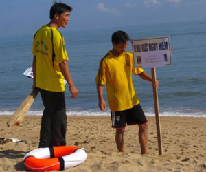 Cá lạ khổng lồ bơi dọc biển Tuy Hòa, cảnh báo nguy hiểm