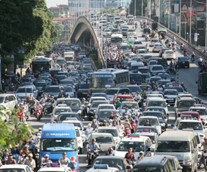 Cầu vượt Nguyễn Chí Thanh - Trần Duy Hưng tắc chưa từng thấy