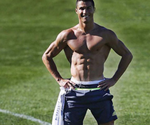 Cris Ronaldo khoe body chuẩn trước El Clasico cuối cùng