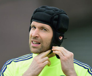 Petr Cech muốn từ bỏ mũ bảo hiểm 9 năm gắn bó với anh