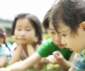 Sốc vì ngày đưa tang chồng, 4 đứa con rơi đến viếng