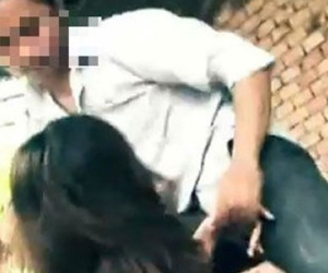 Bé 8 tuổi ôm chân bố khóc vì bị "yêu râu xanh" giở trò đồi bại