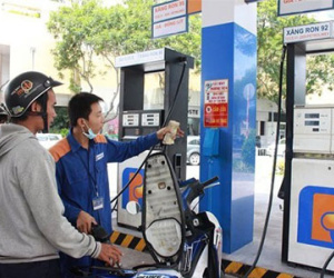 Giá dầu lao dốc, Petrolimex tăng lãi 1.000 tỷ đồng