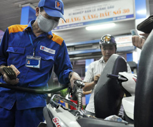Giá xăng tiếp tục giảm