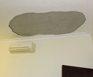 Hà Nội: Hãi hùng cảnh mảng trần rơi ập xuống ở chung cư cao cấp