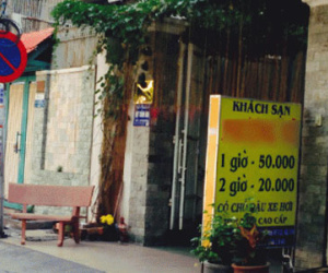Chờ bạn tình đồng tính ngủ say, ôm tài sản bỏ trốn