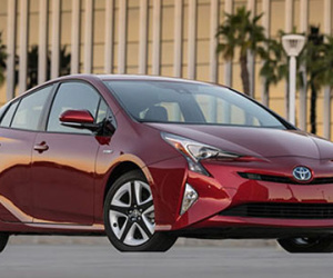 Công bố giá Toyota Prius 2016