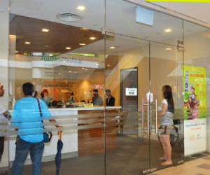 Đua nhau bay tour đi Singapore tiêm vắc xin cho con