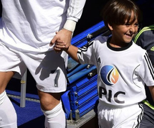 Nạn nhân vụ đánh bom được gặp Ronaldo nhờ mạng xã hội