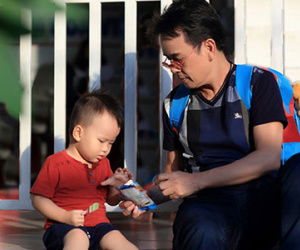Nỗi lòng của vị nhạc sĩ già có con ở tuổi đáng "ông ngoại"