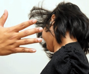 Giáo viên ép học sinh lớp 1 tự tát 100 cái vào mặt do tâm trạng không vui