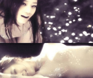 Đằng sau những cảnh khỏa thân của mỹ nhân Kpop