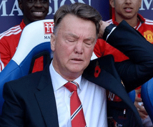 HLV Van Gaal méo mặt thông báo toàn tin xấu
