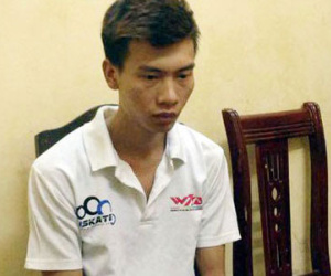 Mâu thuẫn với bạn gái, 9X rút dao đâm công an