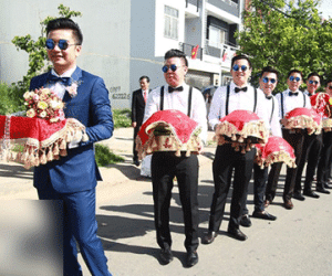 Chú rể Việt Kiều trông cực "ngầu" đến rước cô dâu Vân Trang