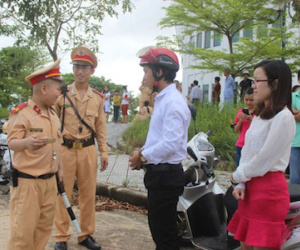Chuyện cổ tích của cậu bé ung thư ước mơ làm CSGT