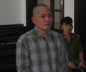 Cô gái nằm ngủ hớ hênh, kẻ đi nhầm phòng giở trò đồi bại