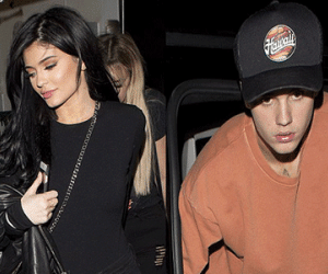 Fan phát sốt khi Justin Bieber và Selena Gomez dạo phố tình cảm