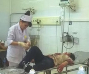 Lý giải người chồng đuổi chém vợ bất tỉnh rồi bỏ mặc đi đầu thú