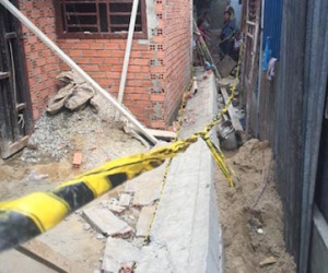 Sập công trình, 2 thợ xây dính chặt vào khối bê tông