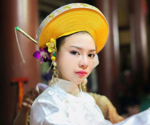 Cô đồng 9x từng bị mẹ đưa vào viện tâm thần vì nghĩ bị hâm