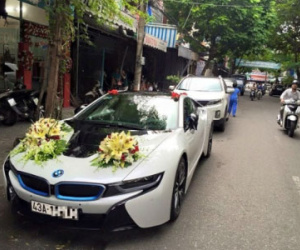 Đại gia Đà Nẵng dùng siêu xe BMW i8 giá 7 tỷ để đón dâu