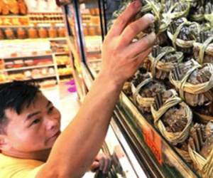 Đại gia giấu mặt bỏ 4,2 tỉ mua cua để... phóng sinh
