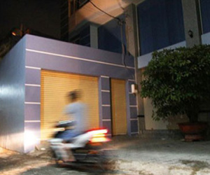 Người đàn ông chết bất thường trước biệt thự sáu tầng