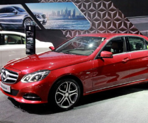 Phía sau cuốc taxi 6.000 đồng bằng xe Mercedes