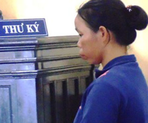 Vợ cuồng ghen đổ xăng đốt chồng khi đang ngủ
