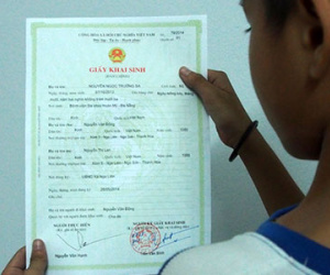 Từ 1-1-2016: Phải hỏi ý kiến con khi thay đổi tên họ cho con.