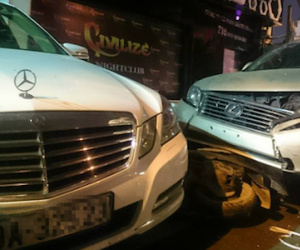 Hà Nội: Nhân viên bãi giữ xe lái Mercedes của khách gây tai nạn liên hoàn