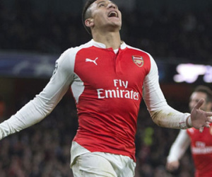 Ozil và Sanchez thắp lại hy vọng cho Arsenal