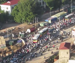 Clip: Tắc nghẽn triền miên trên "đường cong mềm mại"