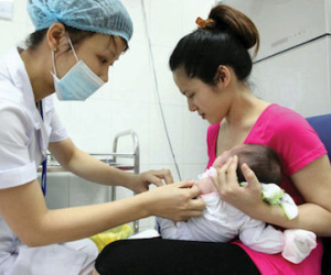 Cứu sống bé 3 tháng tuổi bị ngưng tim sau tiêm văcxin
