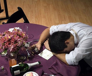 Vợ tôi lén lút "phục vụ" người đàn ông khác ngoài chồng