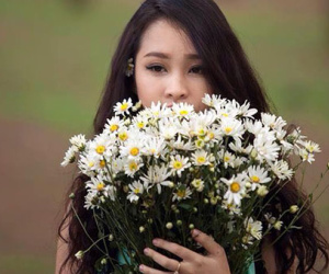 Cô nàng xinh đẹp hút hồn và chuyện các chàng gặp là... chạy xa