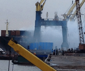 Container phốt pho bốc cháy trên cầu cảng ở Hải Phòng