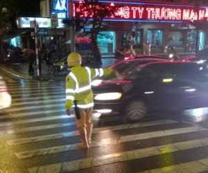 CSGT quần ống thấp, ống cao trên phố Hà Nội gây chú ý