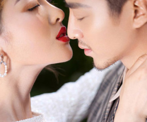 "Thôi mặc áo vào rồi về với bố con anh"