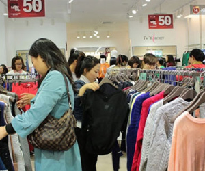 Trung tâm thương mại Hà Nội và Sài Gòn không còn cảnh chen lấn trong ngày Black Friday