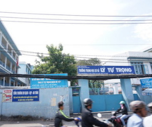 Bị mẹ mắng trước mặt bạn, nam sinh lớp 9 nhảy lầu tự tử