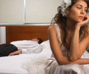Đêm tân hôn, vợ đạp tôi ngã lăn quay xuống giường đòi bỏ đi