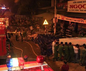 Bốn gian hàng nội thất cháy trong đêm, hàng tỷ đồng hóa tro than
