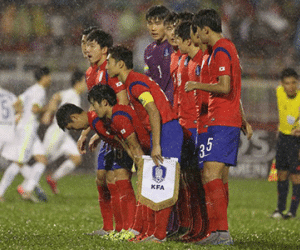 Chung kết U21 quốc tế bị la ó vì nạn...kính thưa