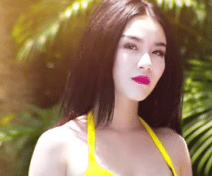 Hot girl Linh Miu cắt tay vì cãi nhau với Hữu Công
