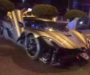 Siêu xe triệu đô Koenigsegg Agera R nát đầu sau tai nạn